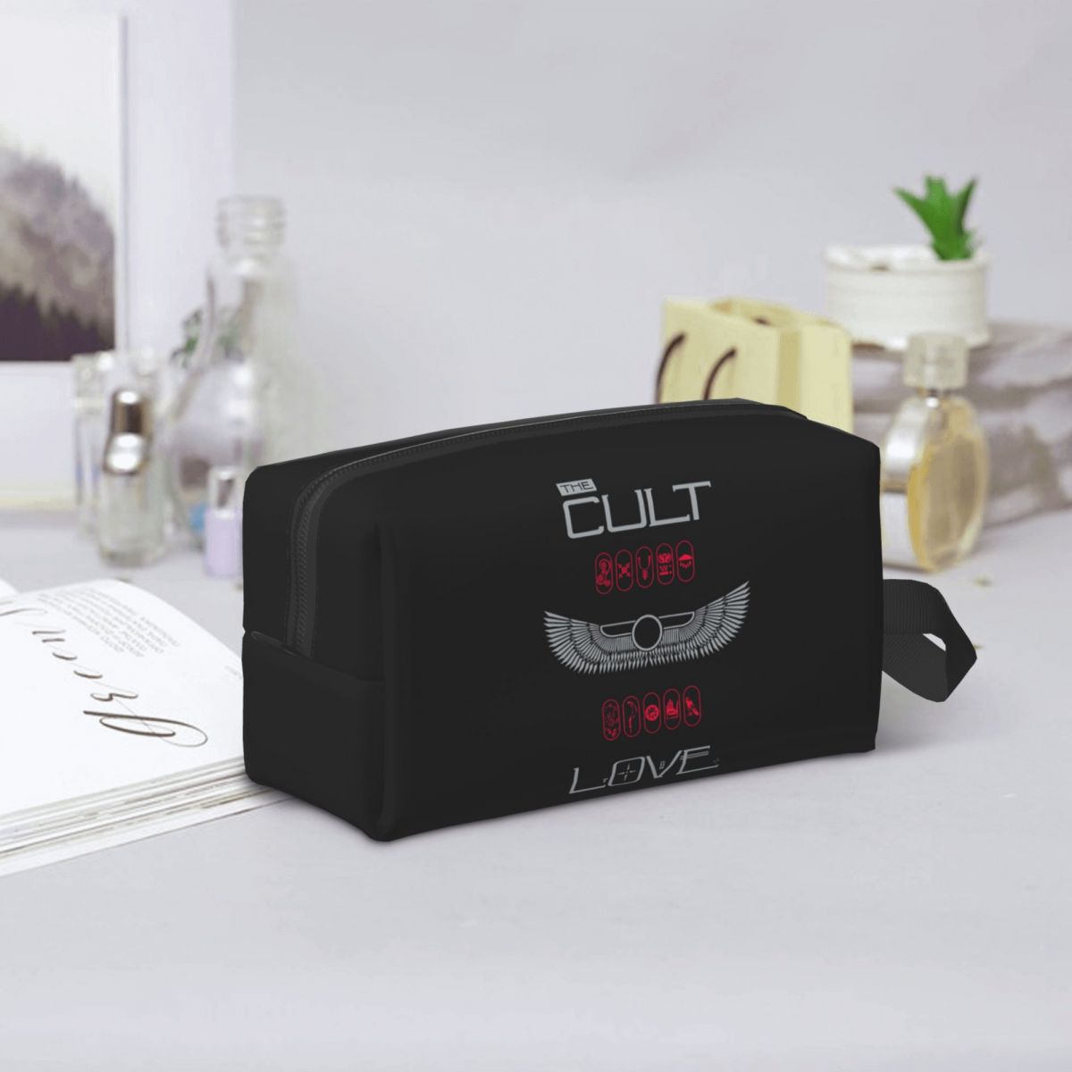 The Cult Love Makeup Bag Cosme - Beauty Love Makeup recension och pris